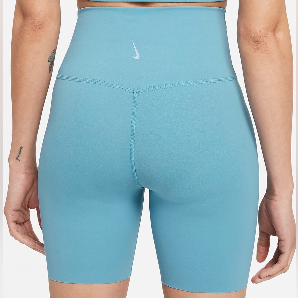 Nike Yoga Luxe 7 inch short